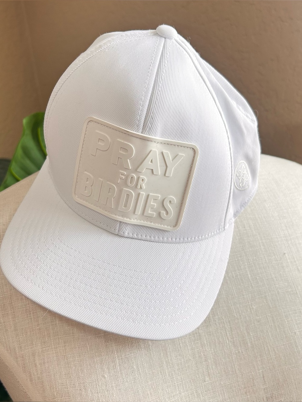 G/fore Golf cap "Pray for Birdies"
Adjustable SnapBack in white